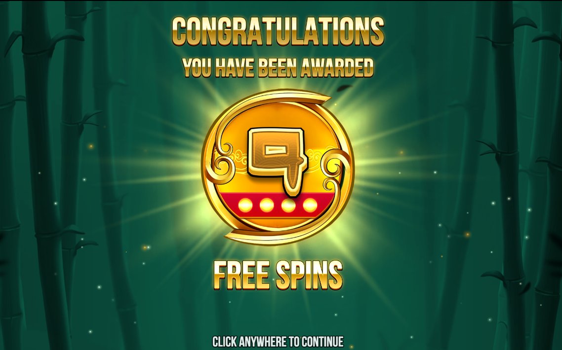 Lågsymbolmätaren med fyra kortsymboler i Free Games Feature